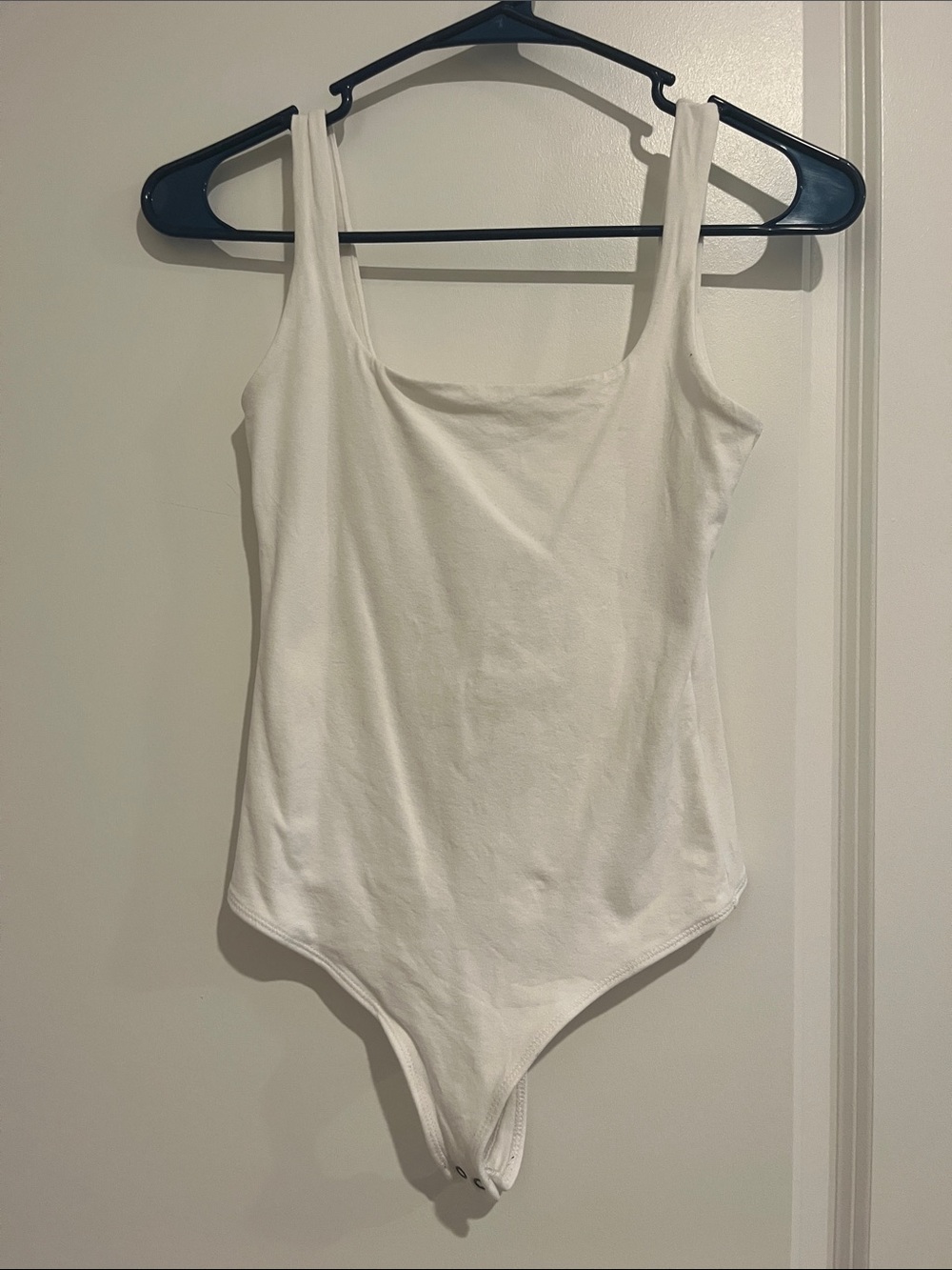 Abercrombie & Fitch White Scoop Neck Tee
